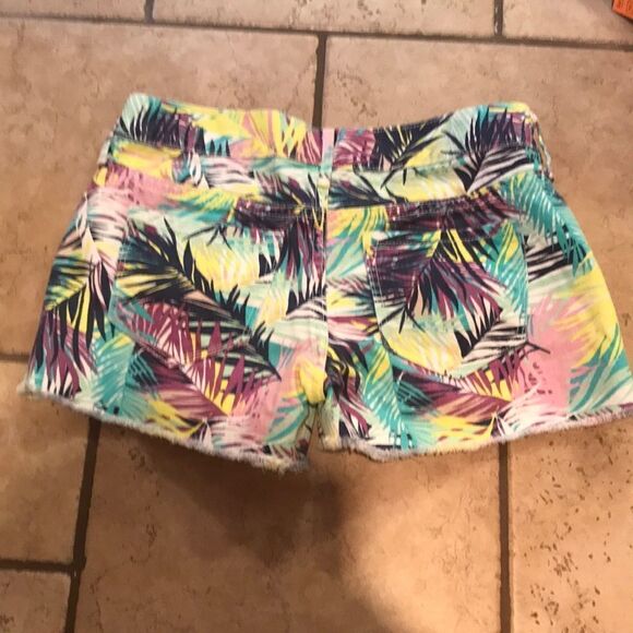 (5/$25) Host pick Old Navy tropical Diva Shorts - Picture 4 of 5